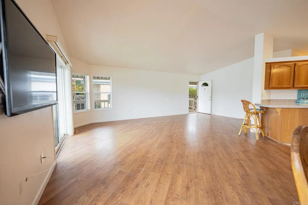 https://cdn.realtyfeed.com/cdn/127/306652817/e0041e8c13a9a8e14efb4da346153a08.webp