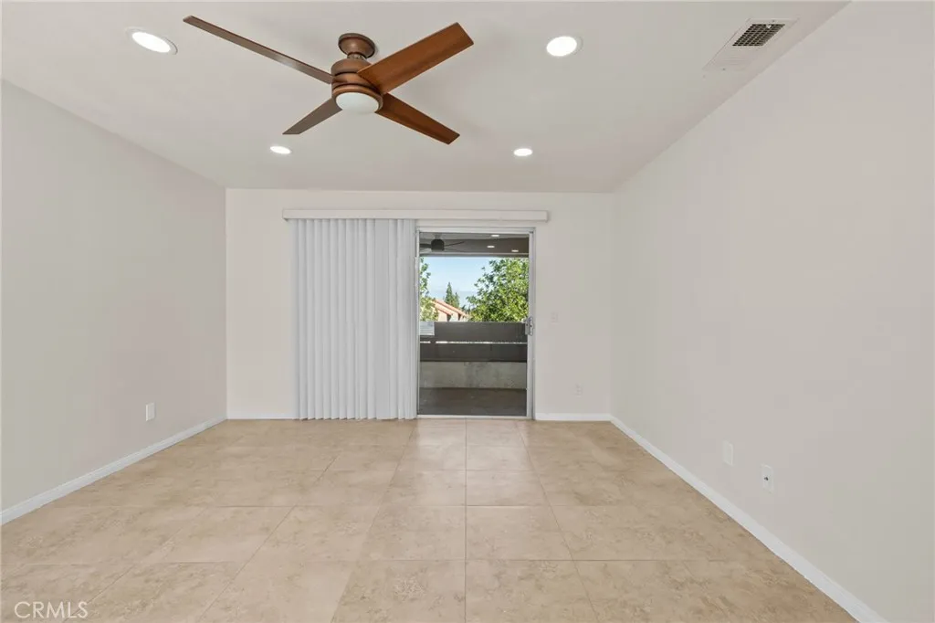 1305 Brentwood Circle Unit D, Corona, CA 92882 - Photo 5 of 32, Corona, CA