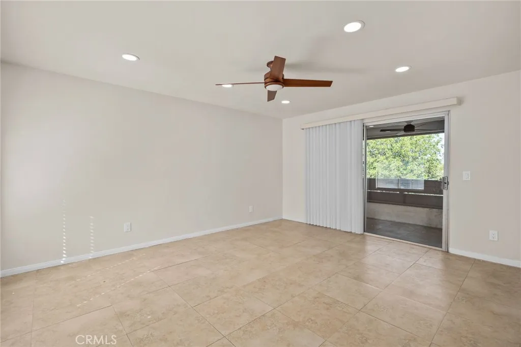 1305 Brentwood Circle Unit D, Corona, CA 92882 - Photo 4 of 32, Corona, CA