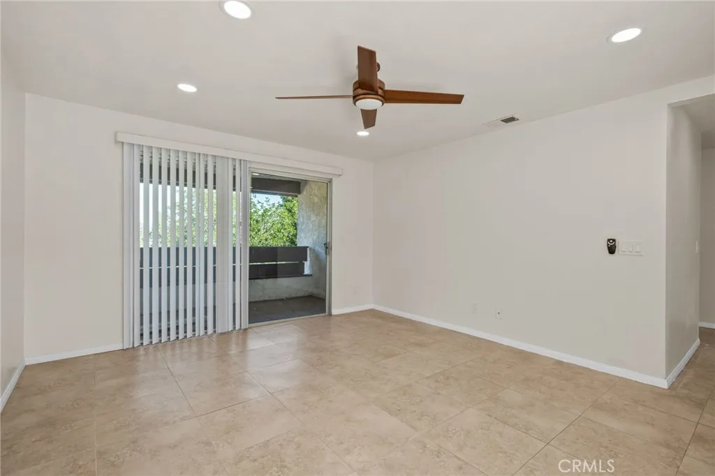 1305 Brentwood Circle Unit D, Corona, CA 92882 - Photo 5 of 32, Corona, CA