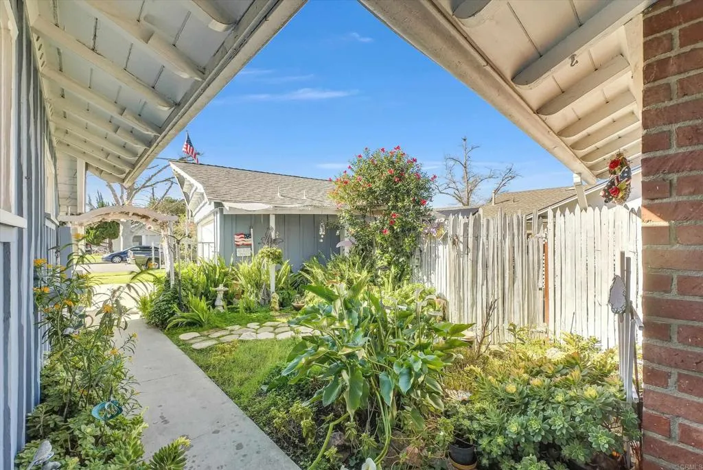 3221 Kempton Drive, Los Alamitos, CA 90720 - Photo 5 of 30, Los Alamitos, CA