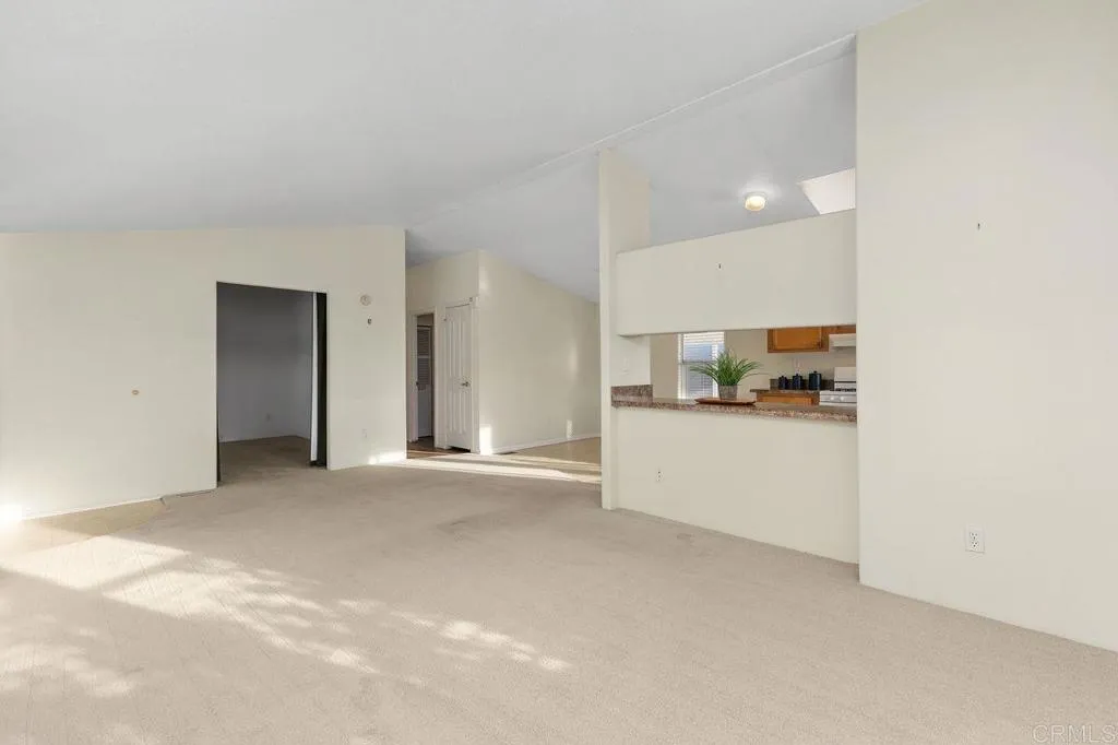 https://cdn.realtyfeed.com/cdn/127/306652875/39d7a939d1c1c6371f07bebc531df46c.webp
