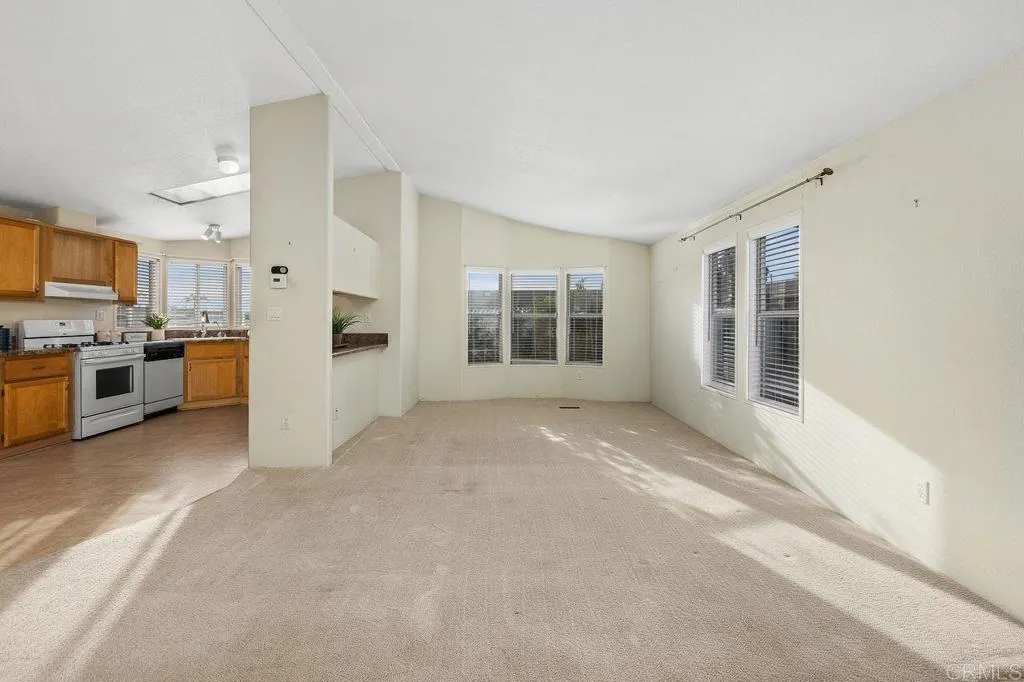 https://cdn.realtyfeed.com/cdn/127/306652875/62f092f989a97b7a62598579a062d132.webp