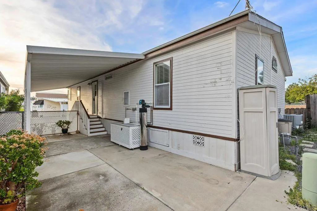 https://cdn.realtyfeed.com/cdn/127/306652875/a0d9ce619069b2466b850d5c16991aa2.webp
