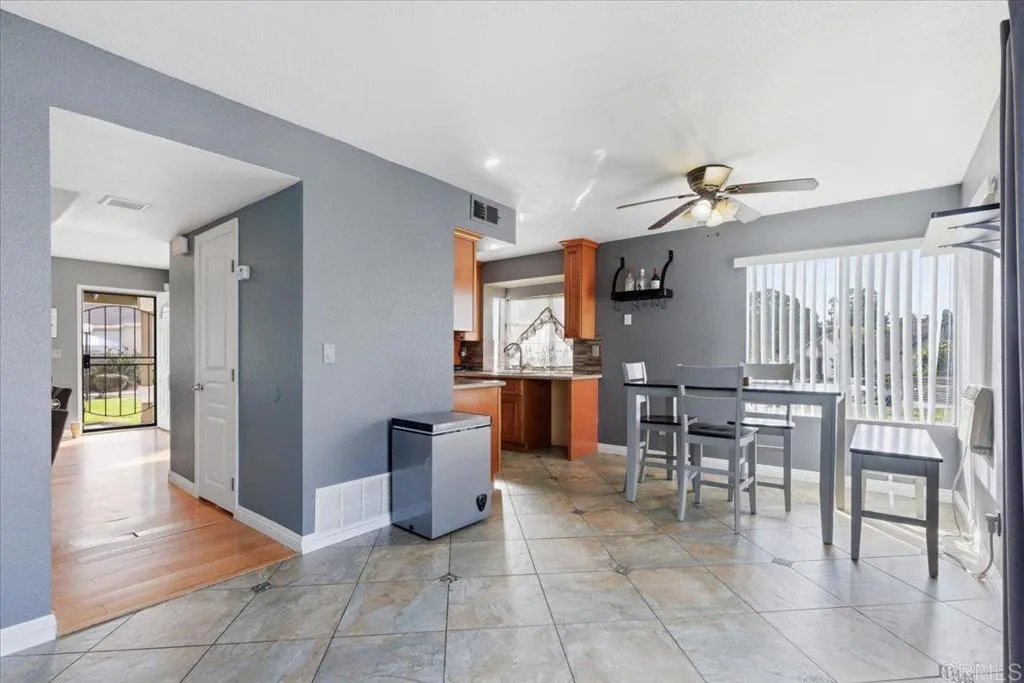 https://cdn.realtyfeed.com/cdn/127/306652882/353c3a85843096f7a1ccbe7838d376b8.webp