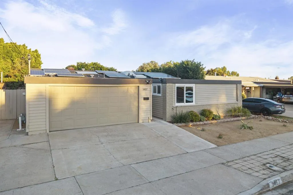 https://cdn.realtyfeed.com/cdn/127/306652906/01448612d021043d1c13502a58ab825b.webp