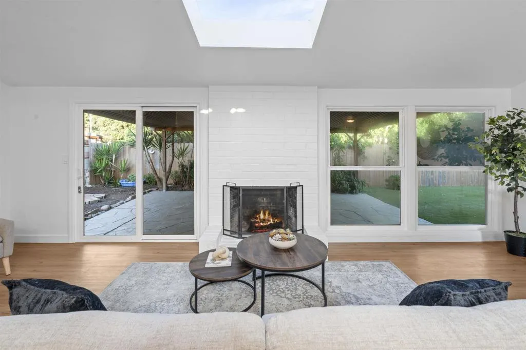 https://cdn.realtyfeed.com/cdn/127/306652906/b16ed0037e9a1f31d8d047436ce41afb.webp