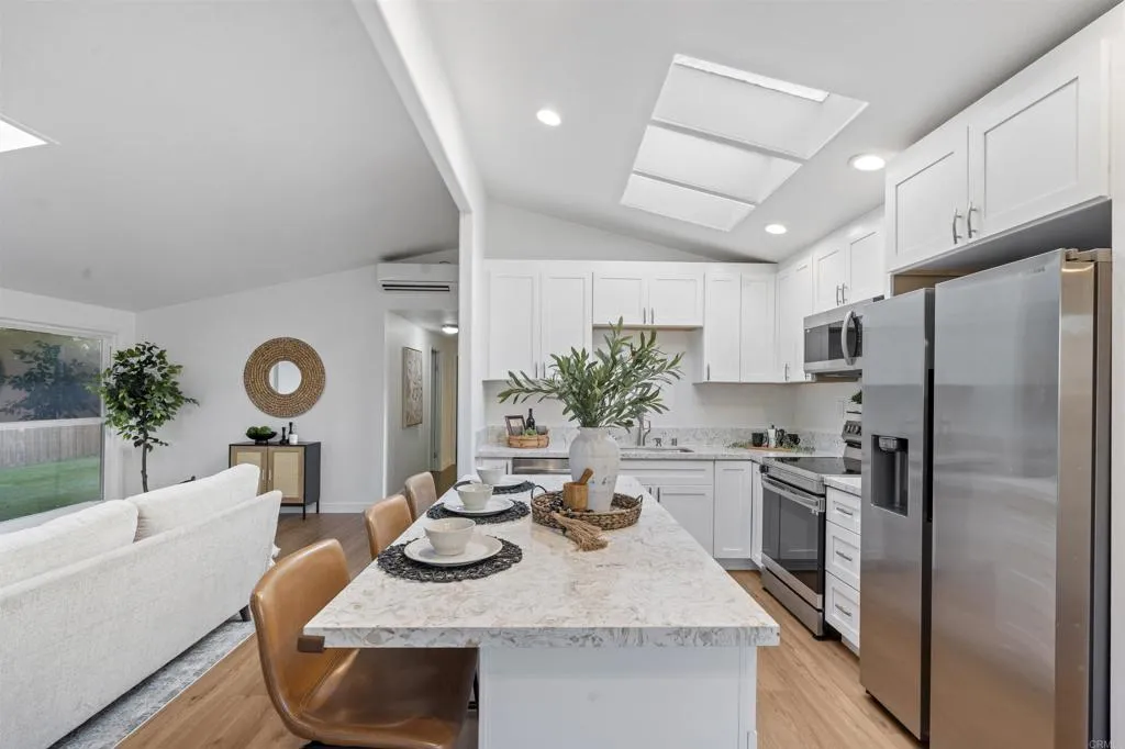 https://cdn.realtyfeed.com/cdn/127/306652906/e6f2452f78b03f305890f06cbd14127e.webp