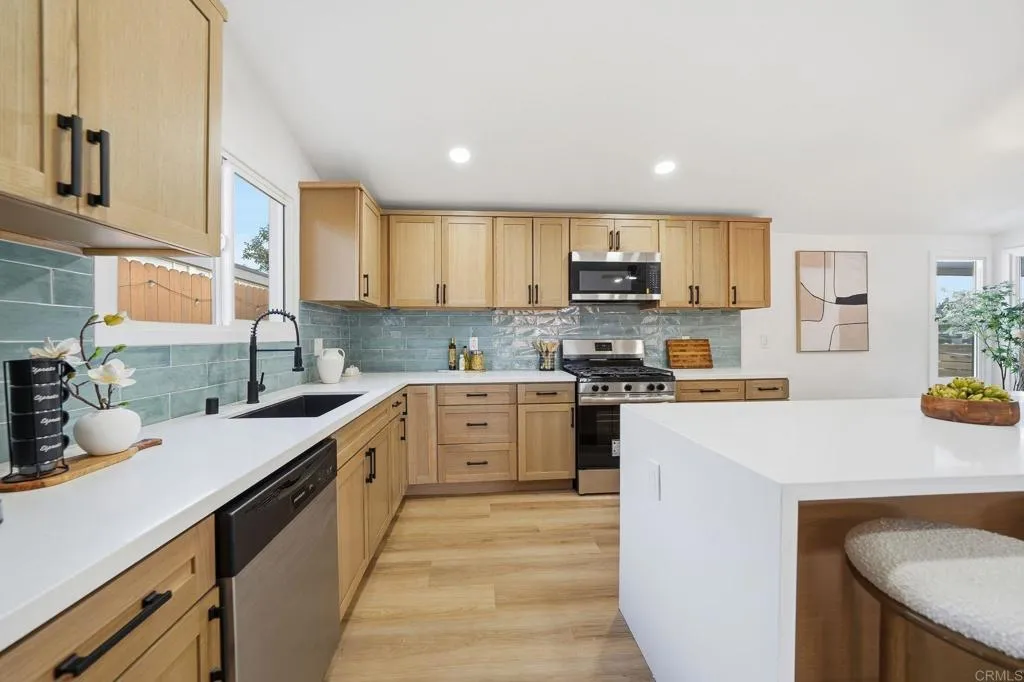 https://cdn.realtyfeed.com/cdn/127/306652914/7b9b58e92b63e43389fb5be71378305f.webp