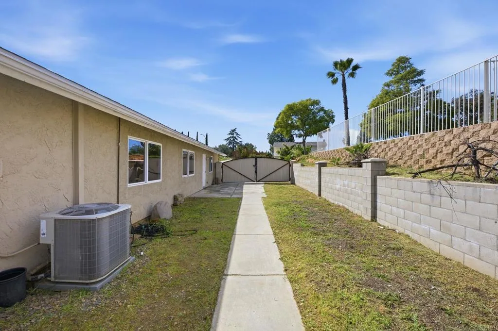 https://cdn.realtyfeed.com/cdn/127/306652948/b30cd8f2e1b3417237019ace9d20bbd6.webp