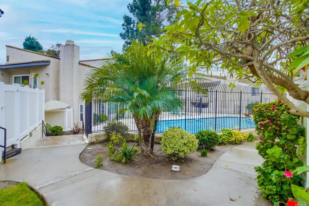 https://cdn.realtyfeed.com/cdn/127/306652979/9de75924858a6f3980b20190fef0d1b6.webp