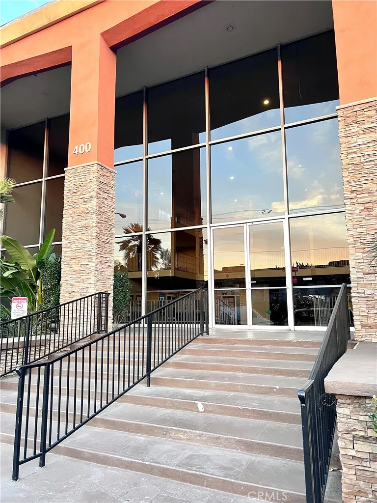 400 N Acacia Avenue A17