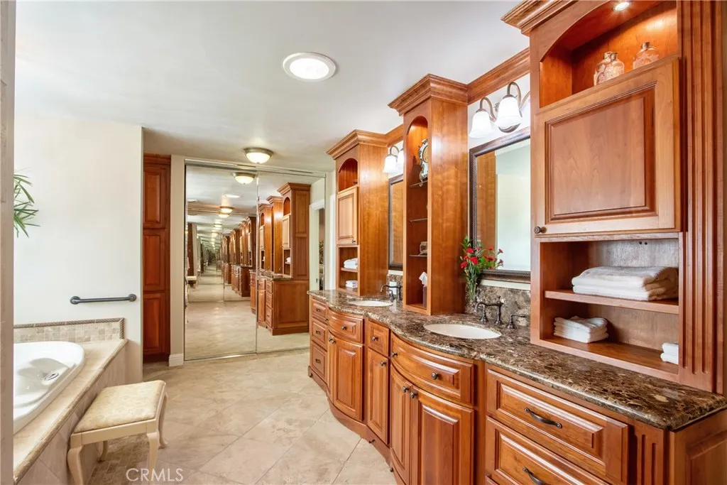 https://cdn.realtyfeed.com/cdn/127/306653152/32efa28909a26886cc2b8cc29eedc8c3.webp