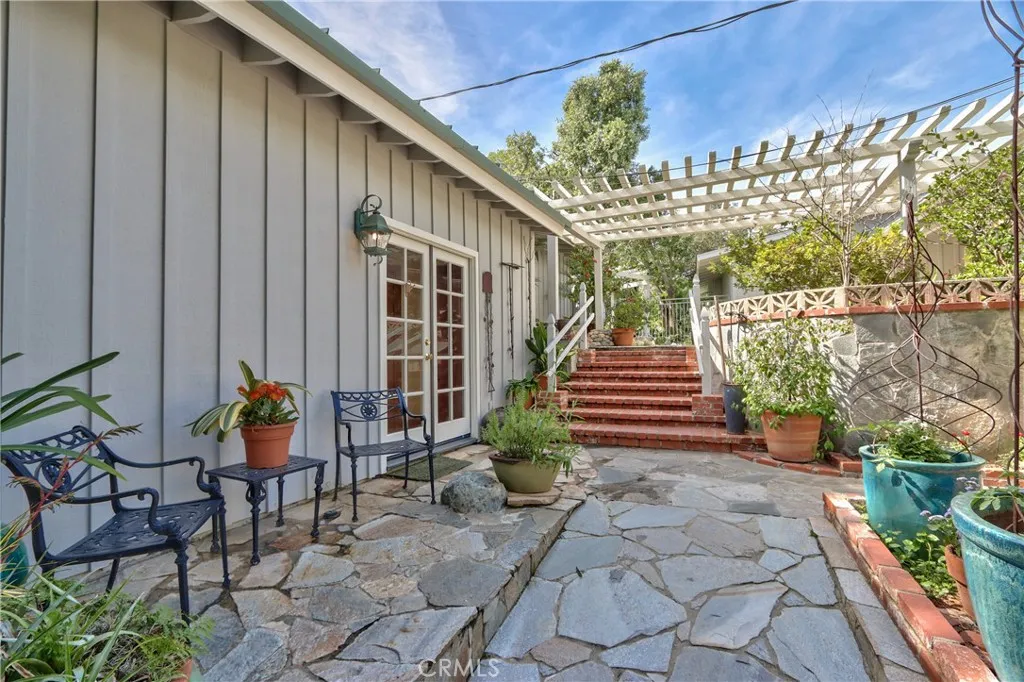 https://cdn.realtyfeed.com/cdn/127/306653152/479556dfe5639aa78b87a0d7ff4a9e66.webp