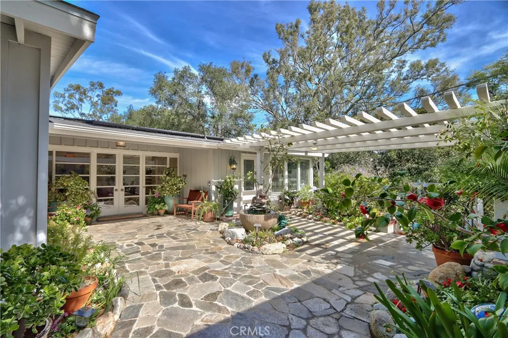 https://cdn.realtyfeed.com/cdn/127/306653152/782ac7d1cb07b605736b9e6f5d423277.webp