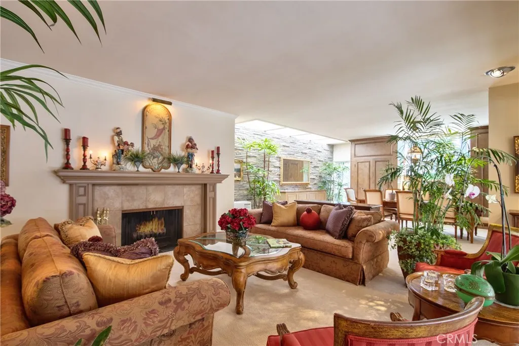https://cdn.realtyfeed.com/cdn/127/306653152/893c772ebf8d49055a42d9830438bf4e.webp