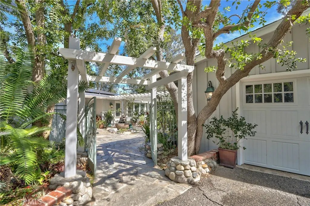 https://cdn.realtyfeed.com/cdn/127/306653152/93b64a5c6e40bda08cb9274ecdab63b9.webp