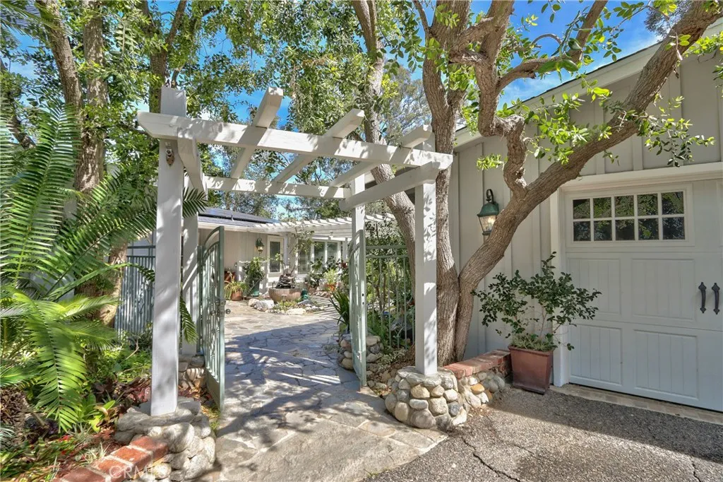https://cdn.realtyfeed.com/cdn/127/306653152/9f12d84646e51f3a2837667201b219a2.webp