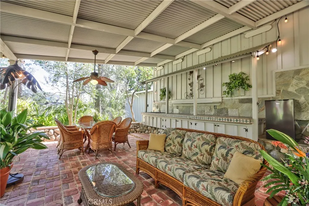 https://cdn.realtyfeed.com/cdn/127/306653152/aae1db13e626fd33b24cadae8d575516.webp
