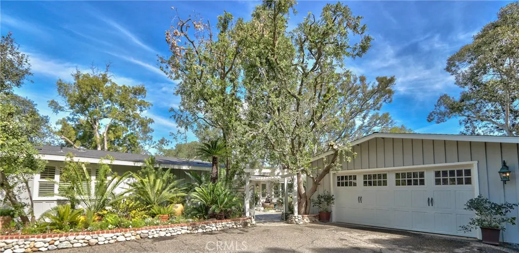 https://cdn.realtyfeed.com/cdn/127/306653152/d514c3940cbfe4459bb250ac96fb237b.webp