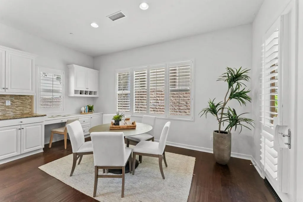 https://cdn.realtyfeed.com/cdn/127/306653163/12b4a3fe95c479997de03cb750499c38.webp