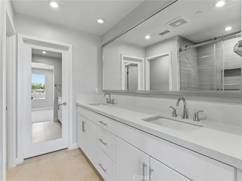 https://cdn.realtyfeed.com/cdn/127/306653195/758b74d47c0441734184b884c9f35f9f.webp