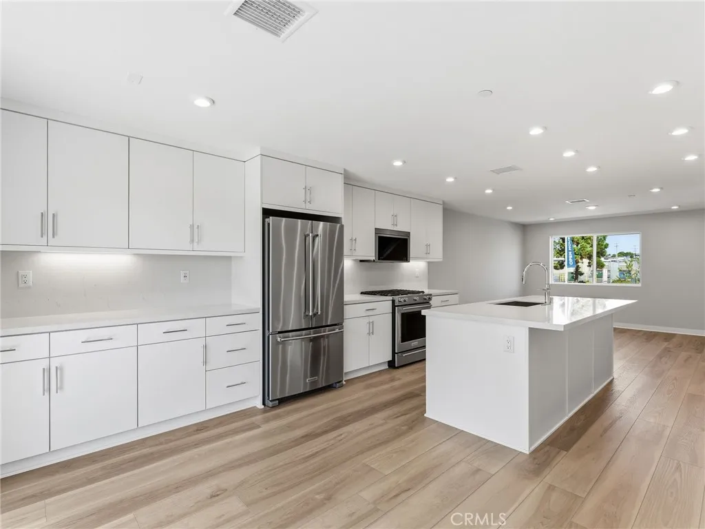 https://cdn.realtyfeed.com/cdn/127/306653195/ab61732dd0328282b4e05cad6c096300.webp