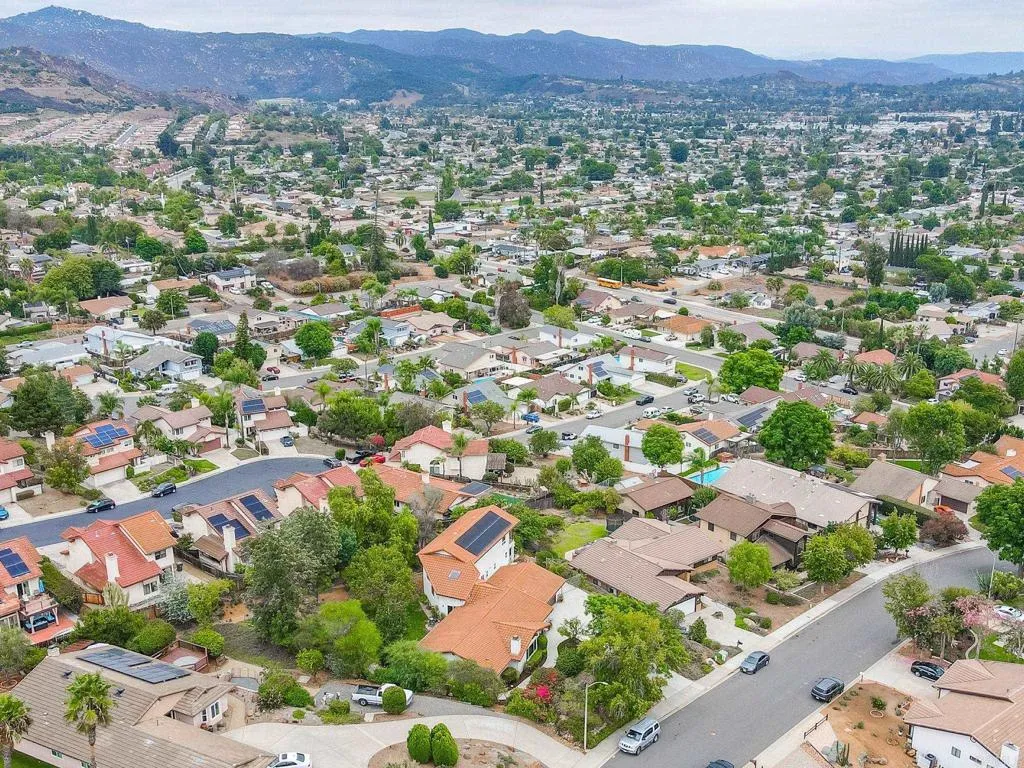 https://cdn.realtyfeed.com/cdn/127/306653211/167c29dab41f18ea45517f16f7e863b6.webp