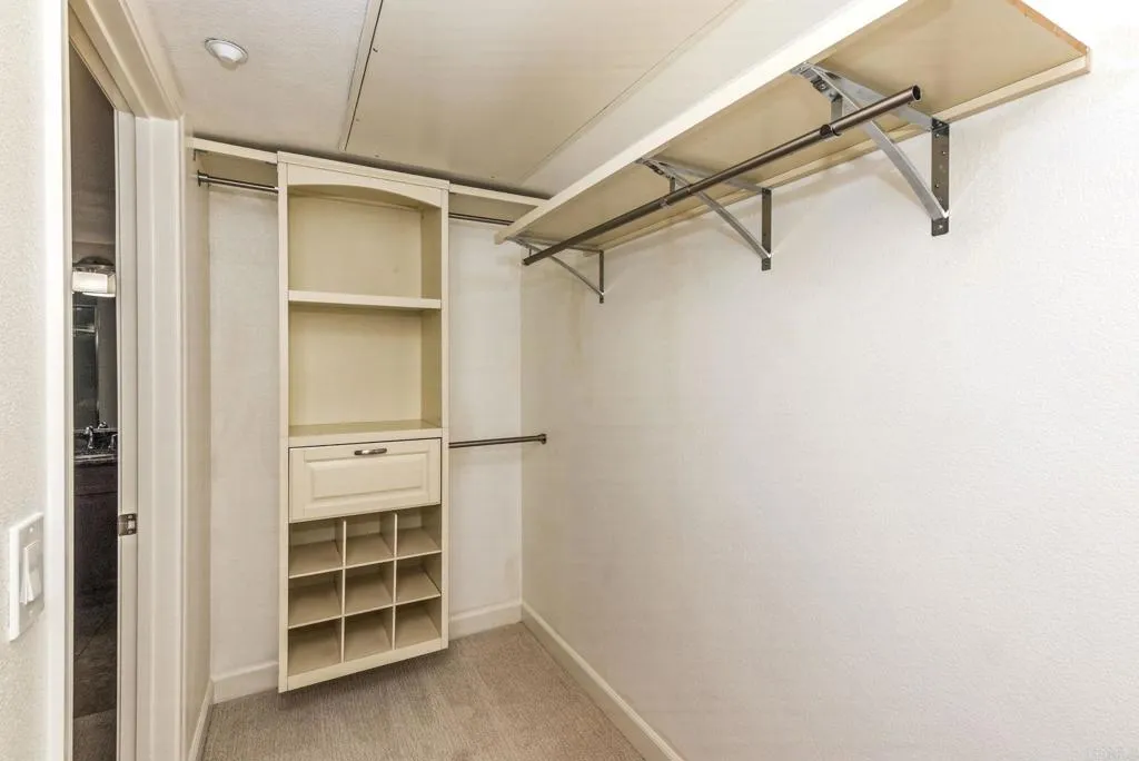 https://cdn.realtyfeed.com/cdn/127/306653290/42d5ecb8fcf9085019d420d70ab6cd72.webp