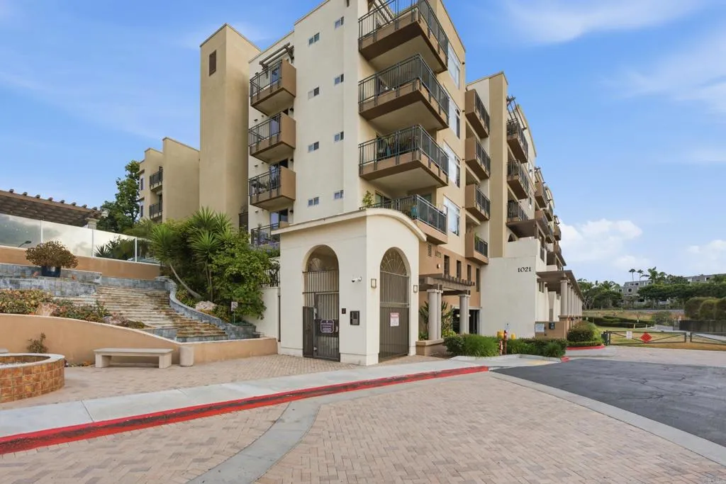 https://cdn.realtyfeed.com/cdn/127/306653290/c531d34b9a1a3d9a9731db6cf2bfaea4.webp