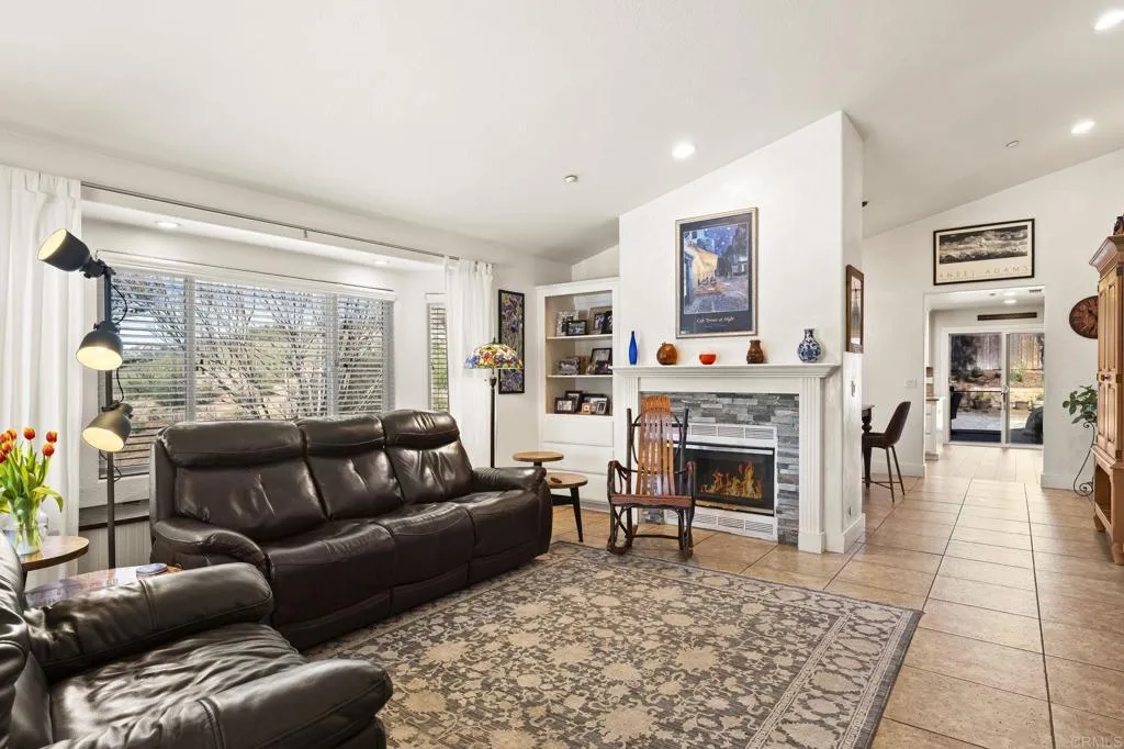 https://cdn.realtyfeed.com/cdn/127/306653335/262493c84e3485496858cb9bbc55e15f.webp