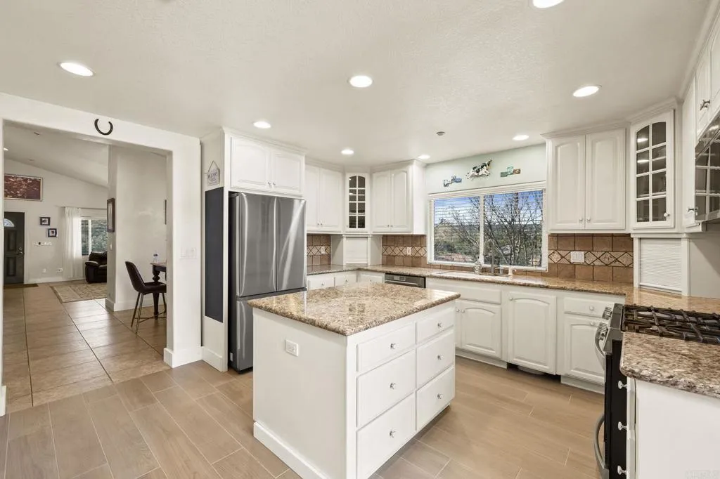 https://cdn.realtyfeed.com/cdn/127/306653335/7a841e9d96798466e9c7f967f86c5e1f.webp