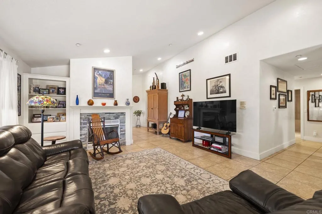 https://cdn.realtyfeed.com/cdn/127/306653335/d2c782e5757405d20ce9040ea416b465.webp