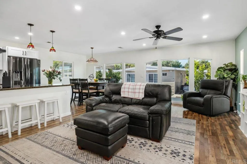 https://cdn.realtyfeed.com/cdn/127/306653346/a701ad4782e946982b78a148817ddd54.webp