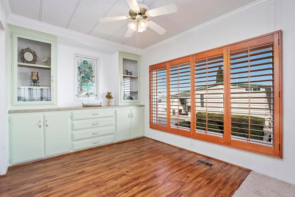 https://cdn.realtyfeed.com/cdn/127/306653416/157af1a7d016f6399a71c0d5d3749589.webp