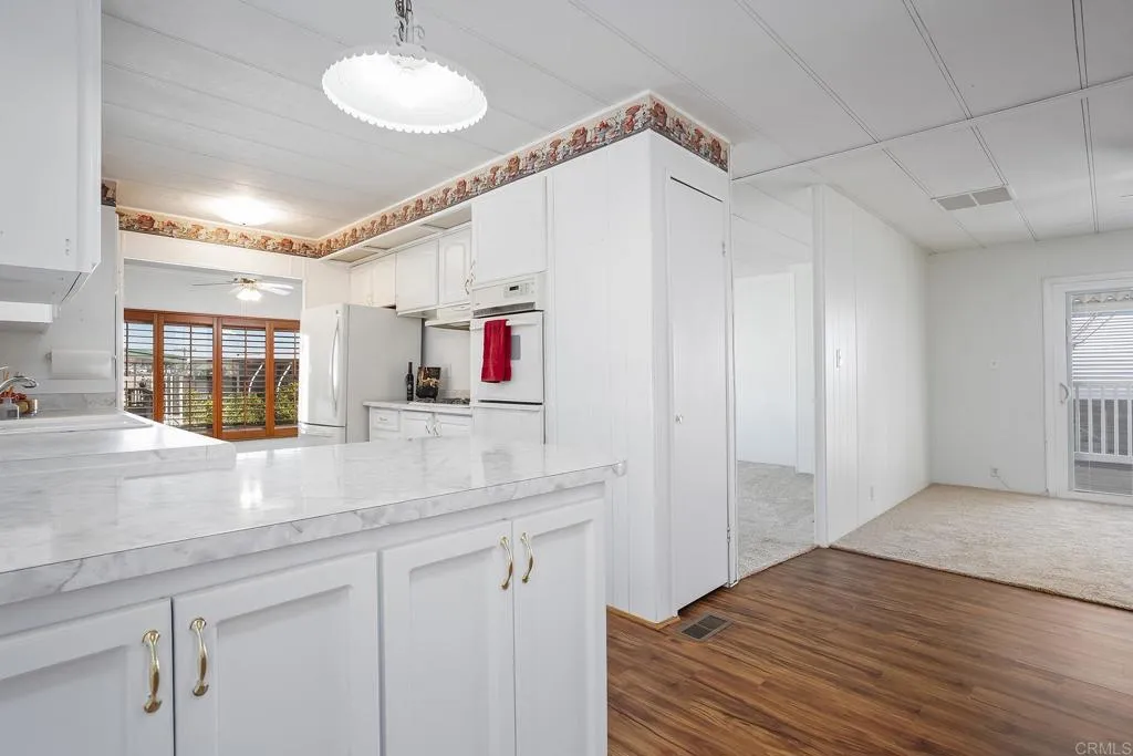 https://cdn.realtyfeed.com/cdn/127/306653416/7ac1285963f7484ef4c78134805b5ae7.webp
