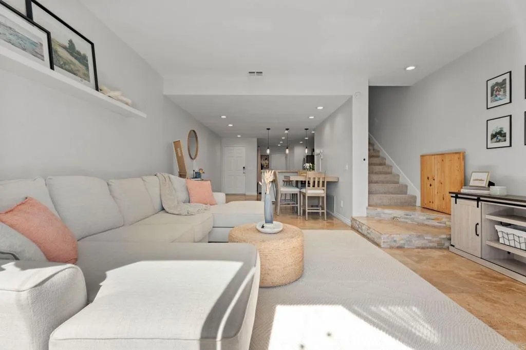 https://cdn.realtyfeed.com/cdn/127/306653424/1951e1f97090ae0124c480f5da93c05c.webp