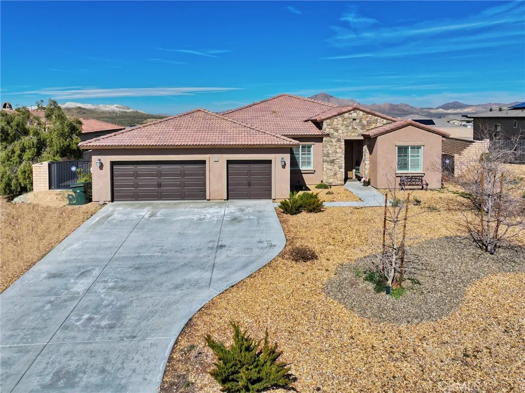 19520 Arcata Road, Apple Valley, CA 92307 - Main photo, Apple Valley, CA