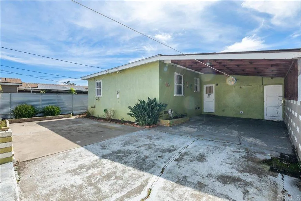 https://cdn.realtyfeed.com/cdn/127/306653568/dc6741f1872f6ded58f3b276822c130c.webp