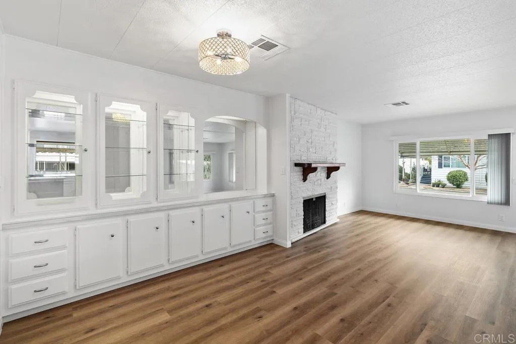 https://cdn.realtyfeed.com/cdn/127/306653665/47cdf9b4f685afe60881febafaf016f8.webp