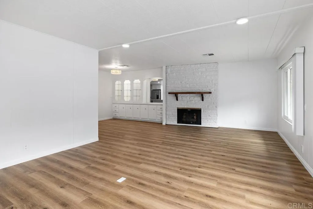https://cdn.realtyfeed.com/cdn/127/306653665/aad4c16e0df4a4115e4853a821bdd665.webp