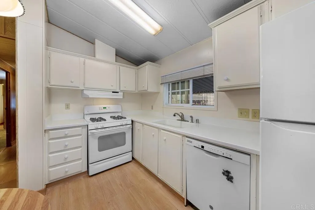 https://cdn.realtyfeed.com/cdn/127/306653716/30f3cde73134c17391a966243e663923.webp