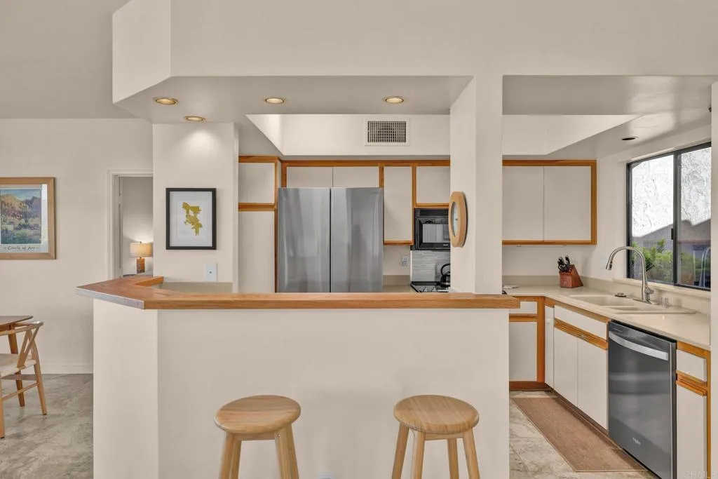 https://cdn.realtyfeed.com/cdn/127/306653750/891c0d314457f726f6334df4fb500351.webp