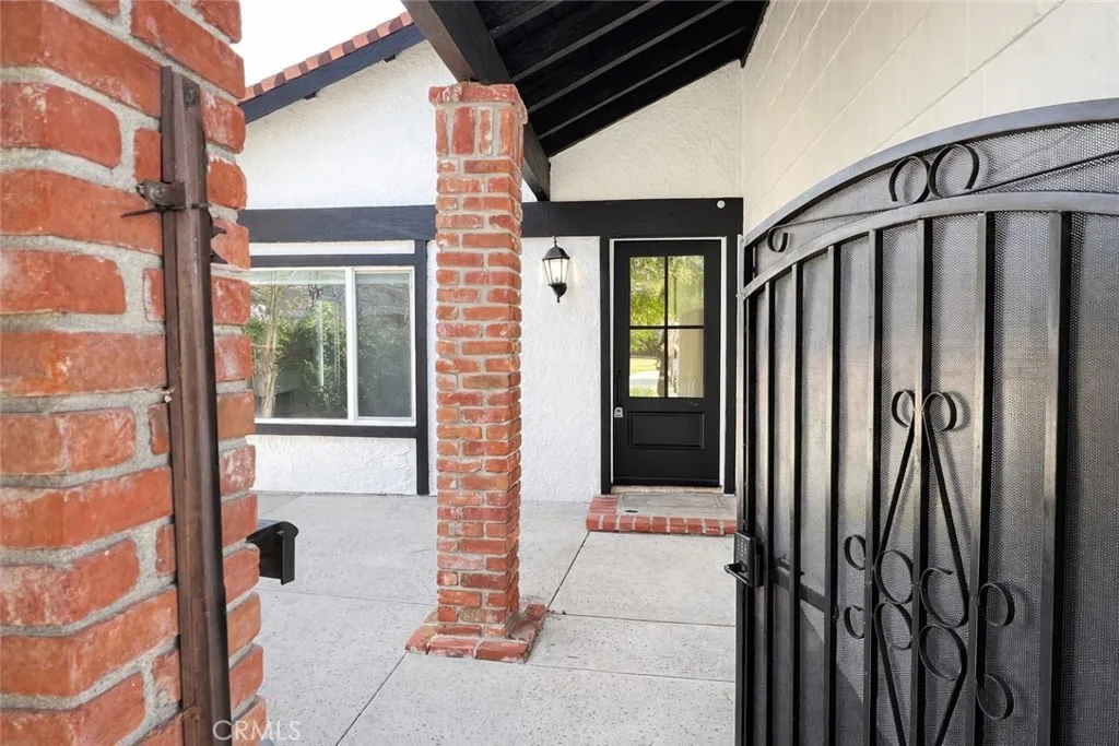 25444 Via Pacifica, Valencia, CA 91355 - Photo 3 of 27, Valencia, CA