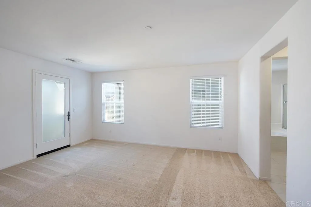 https://cdn.realtyfeed.com/cdn/127/306653783/f9be5db8047f83008cec842da992c91e.webp