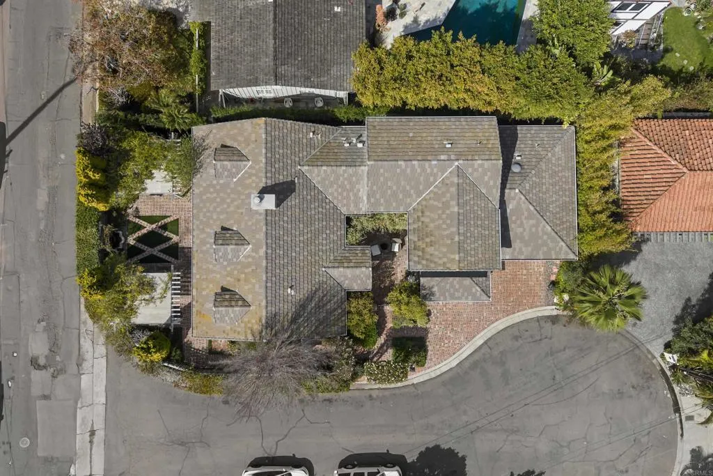 https://cdn.realtyfeed.com/cdn/127/306653784/80bda8e8b3aa674ab63e0559e0e4830c.webp