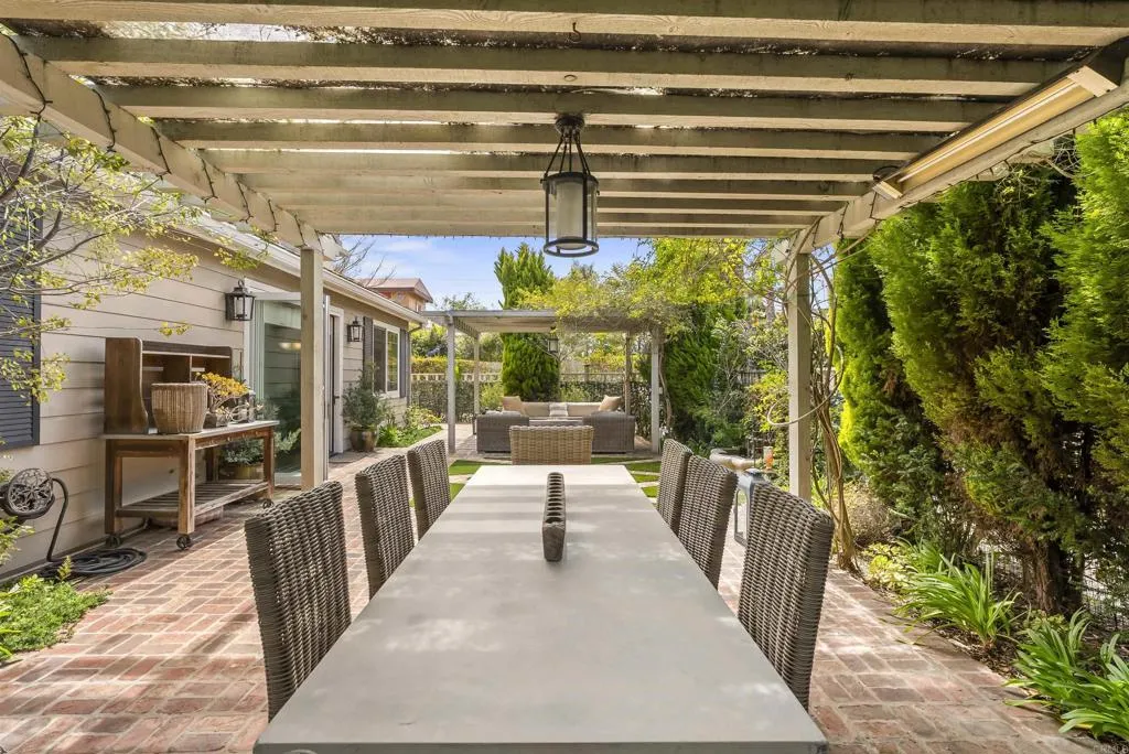 https://cdn.realtyfeed.com/cdn/127/306653784/83ac395bb5d567fc69bb1c555564a33c.webp