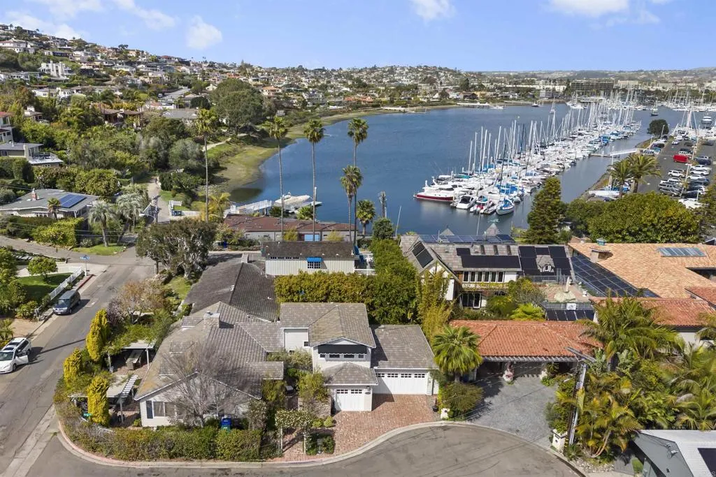 https://cdn.realtyfeed.com/cdn/127/306653784/e6f01fc94e918de71e96e6d011746482.webp
