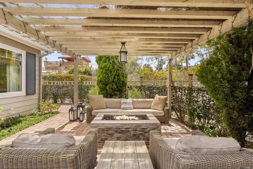 https://cdn.realtyfeed.com/cdn/127/306653784/fffcb2369bb2d9466f491002be84067c.webp