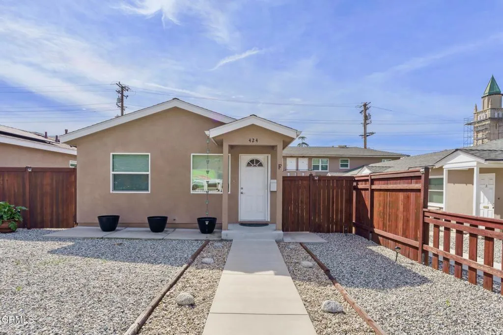 424 E Foothill Boulevard